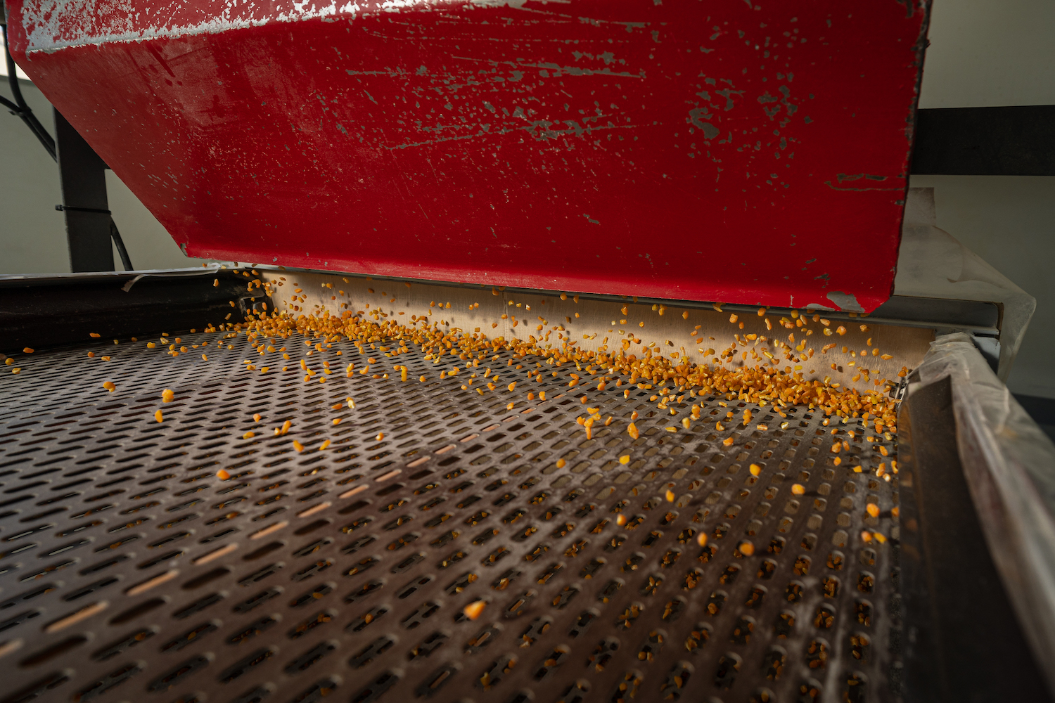 Dairesel Eleme Makineleri ve Vibrasyonlu Sarsak Elekler: Toz ve Granül Ayrıştırmada Verimlilik Sırları