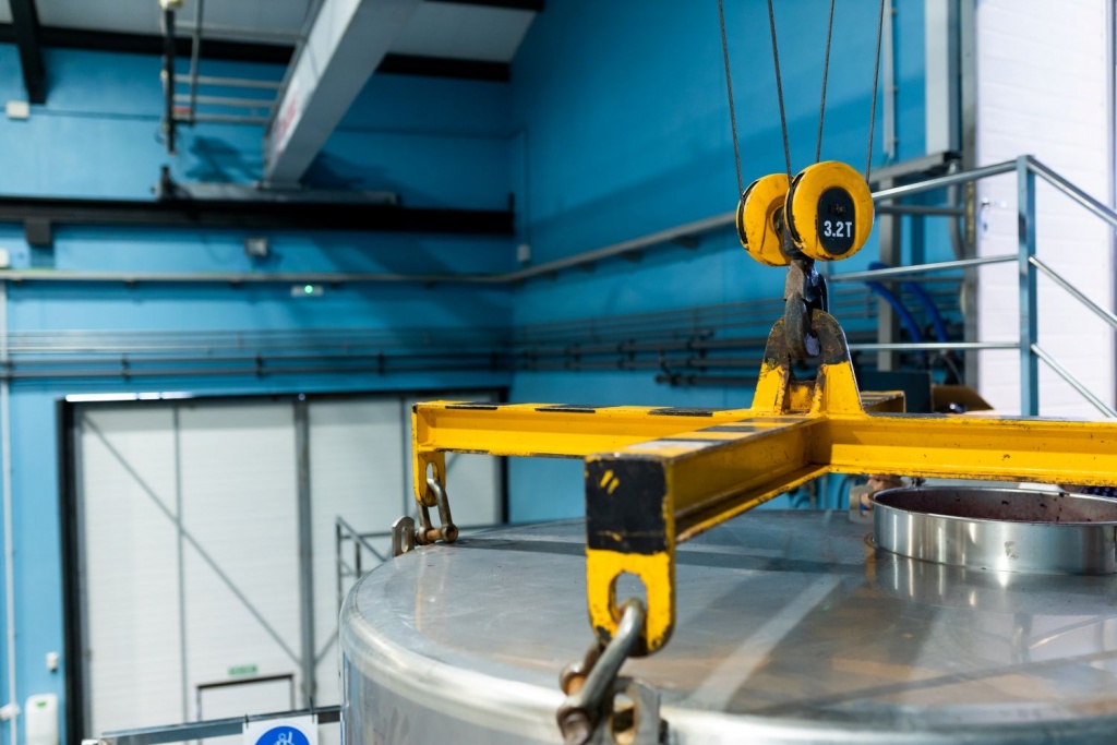 İlaç ve Kimya Proseslerinde Verimlilik: IBC Container ve IBC Lift Kullanım Avantajları
